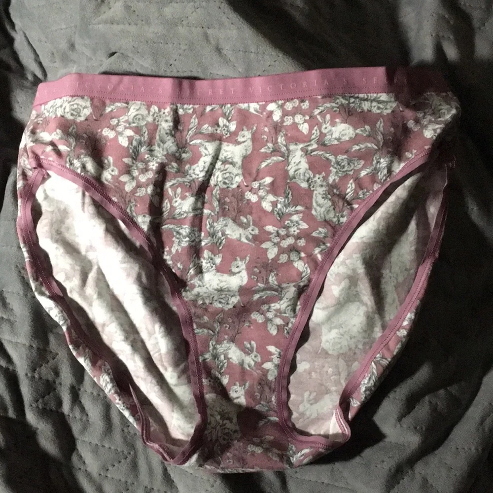 Victoria’s Secret Floral Patterned mauve and White Briefs - Picture 1 of 8